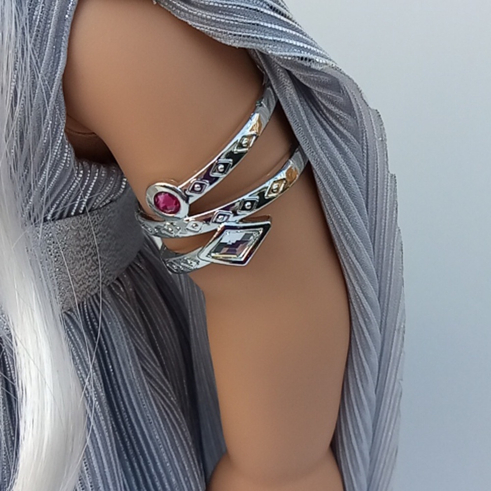 American Girl 2023 Shimmering Silver Holiday Collector Series Doll - Picture 14 of 16